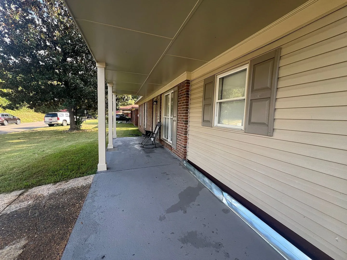 3 bedroom 1 bathroom updated West End Home — Photo 3