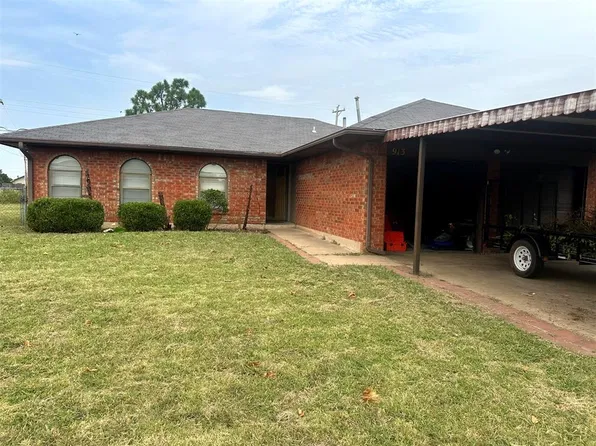 913 Newport Ave, Moore, OK 73160