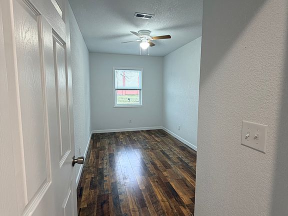 5th image of 320 Moore Ave