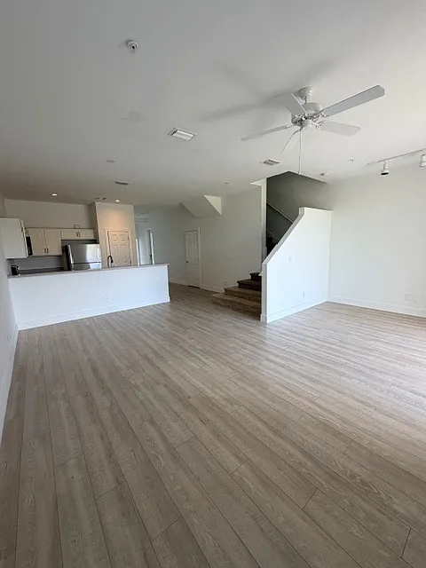 2 bed, 2.5 bath, 1450 sqft, $1,650 — Photo 3