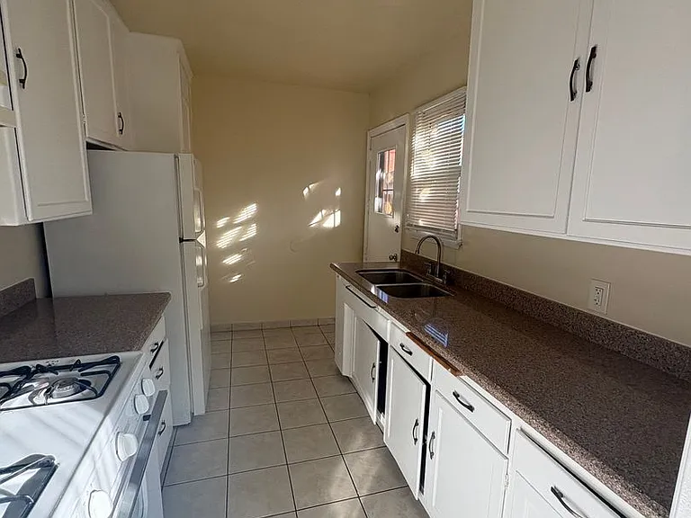 9016 Reading Ave — Photo 12