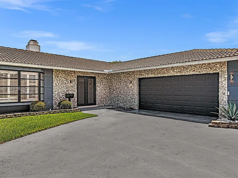 5602 S Travelers Palm Ln — Photo 3
