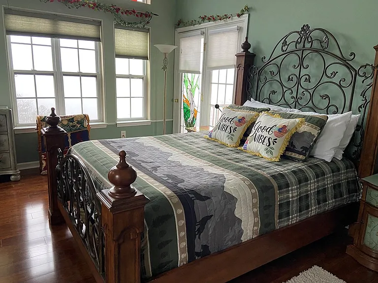 687 Anderson Rd — Photo 17