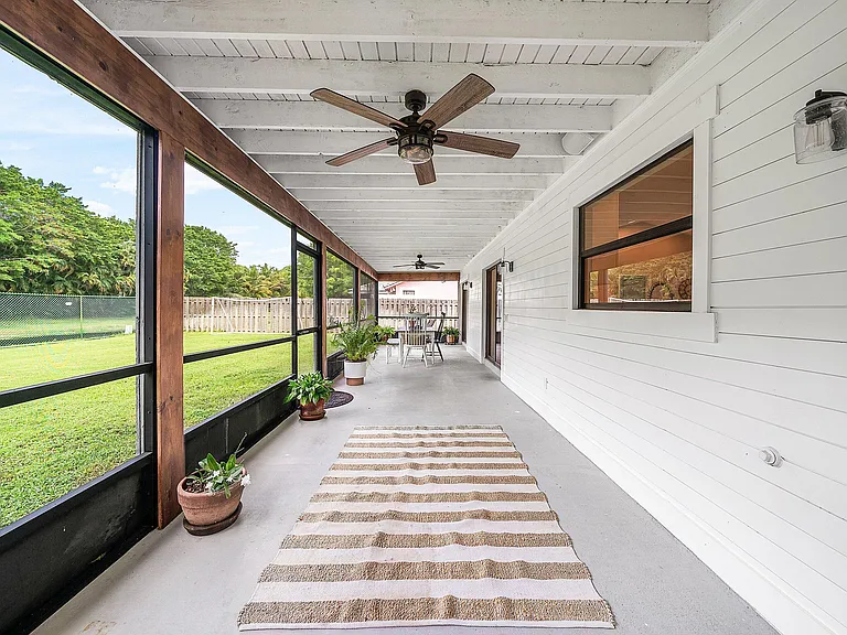 1252 Raintree Ln — Photo 27