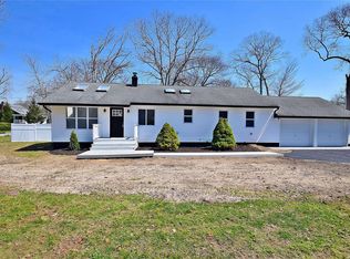 30 Spectacle Lake Dr, Nesconset, NY 11767