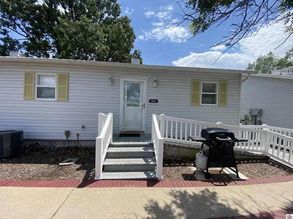 103 Harborview Dr, Grand Rivers, KY 42045