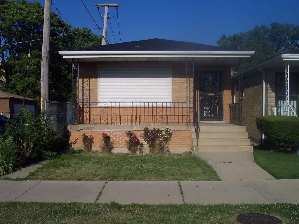 8717 S Halsted St photo 1