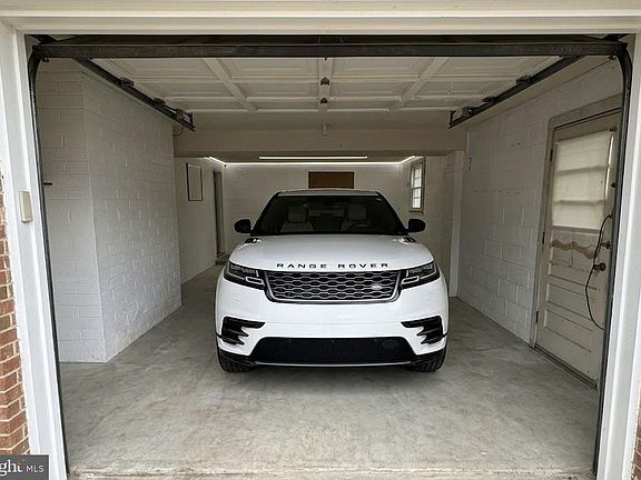 3rd image of 6807 Robinia Rd