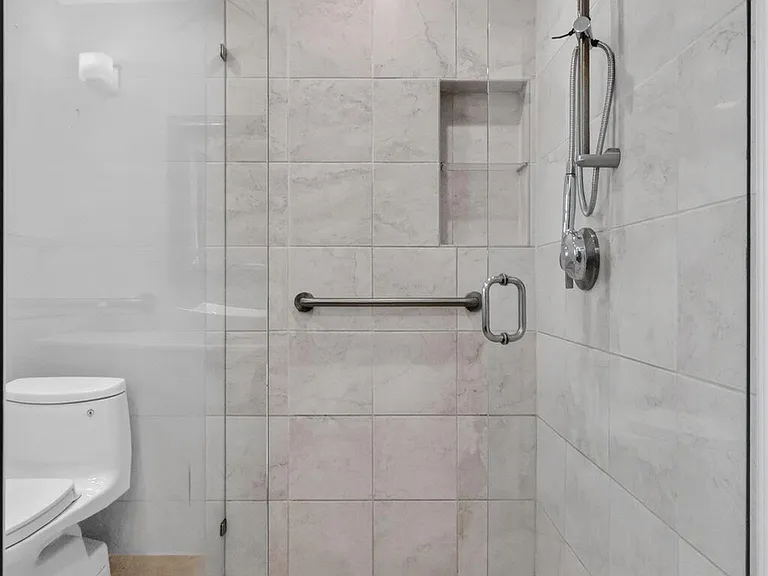 213 Rio Vista Cir — Photo 12