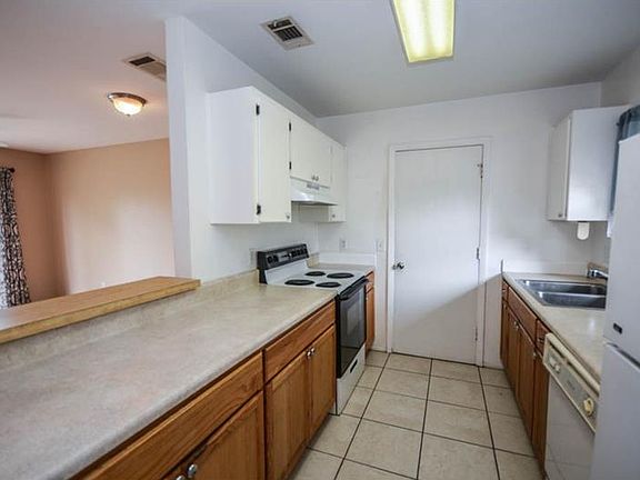 5th image of 7567 Hanchey St