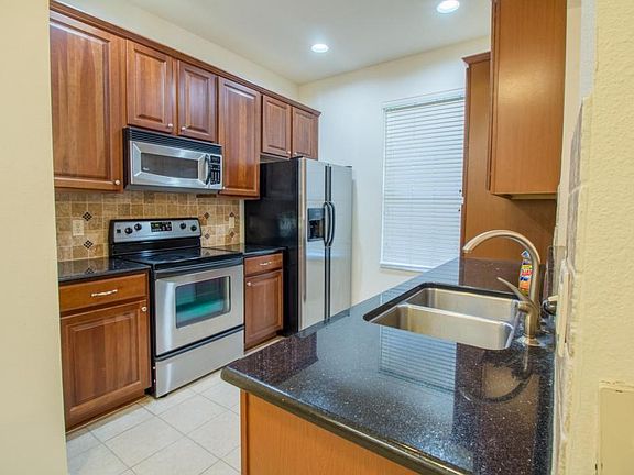 4th image of 14609 Clarkson Dr