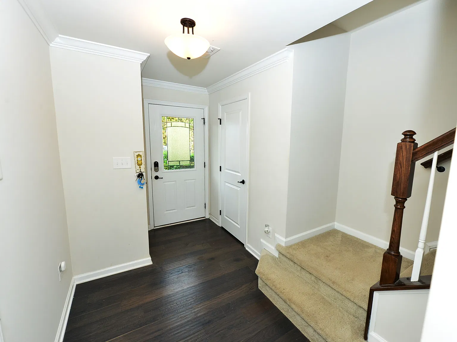 3 bed, 2.5 bath, 1916 sqft, $2,800 — Photo 3