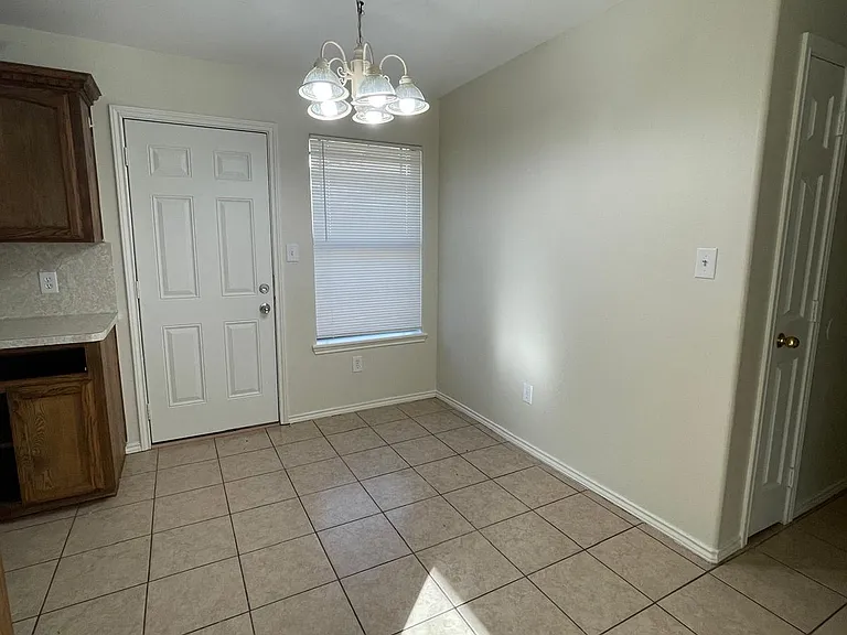 1806 S Ironwood St #D — Photo 8
