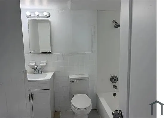525 N 62nd Ave #7 — Photo 6