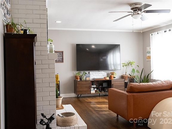 4th image of 654 N Bost St