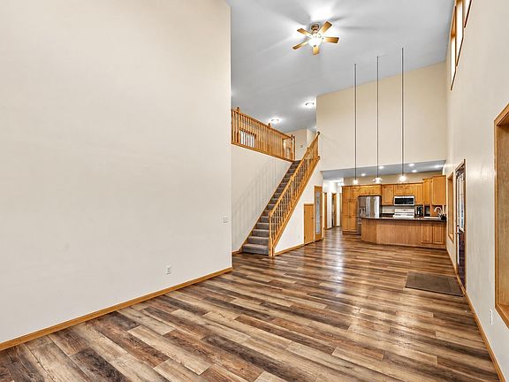 5th image of 610 110th Ave SE