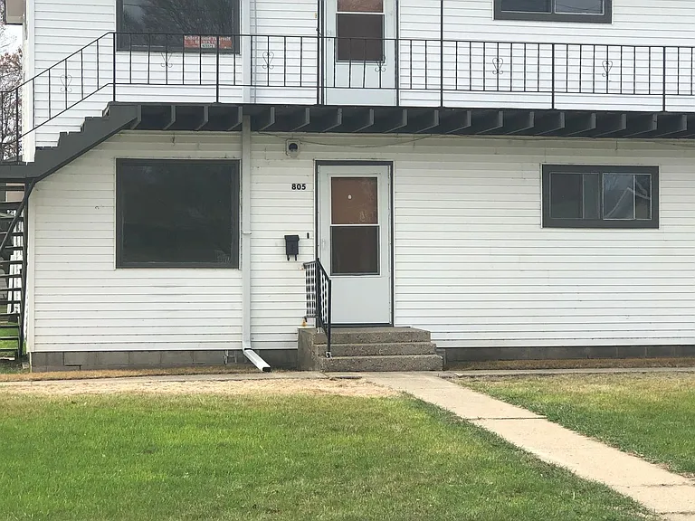 815 3rd St SW — Photo 27