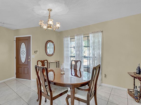 5th image of 16124 Country Crossing Dr