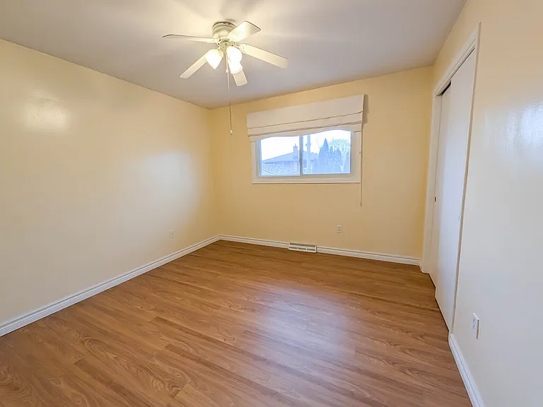 127 Westwood Cres #1 — Photo 17