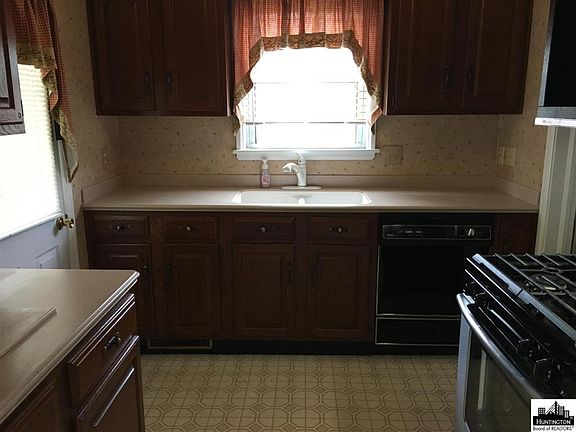 3rd image of 900 Overlook Way