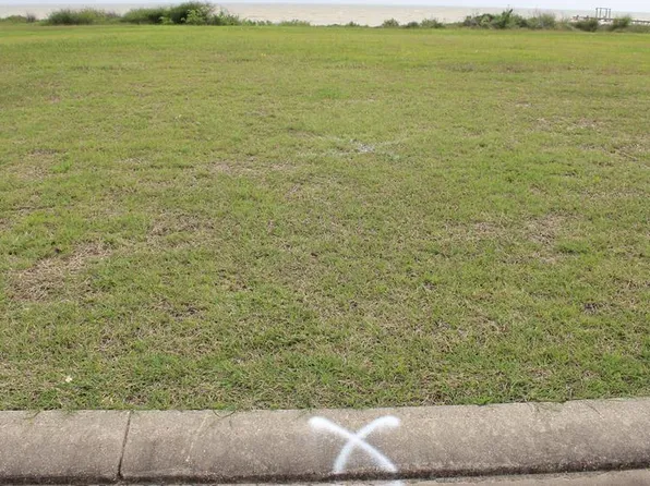 3105 Bay Ridge Dr, Palacios, TX 77465