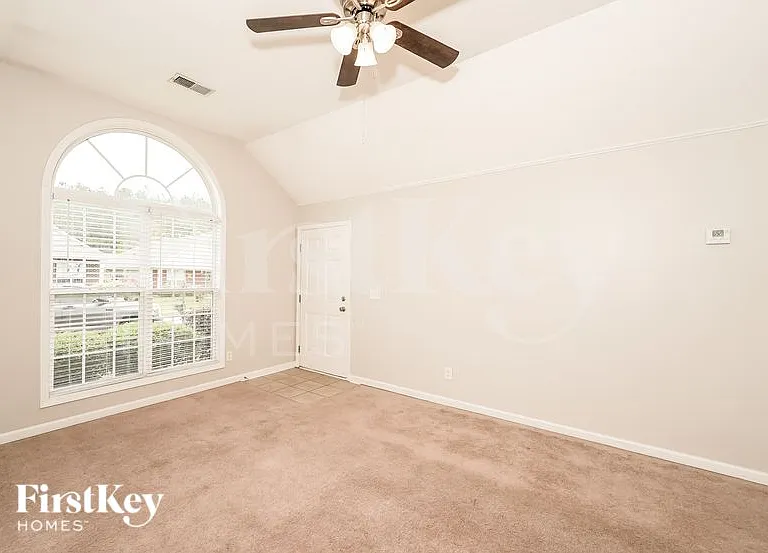 138 Village Dr — Photo 4