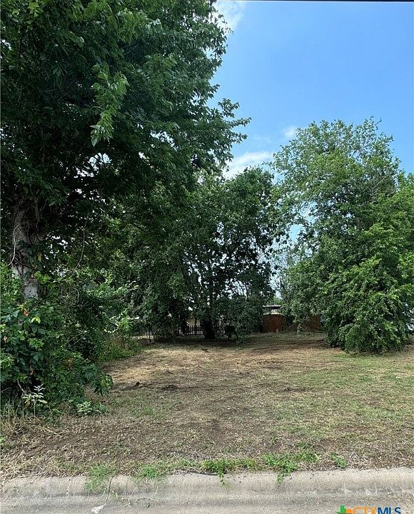 2nd image of 409 Goliad St