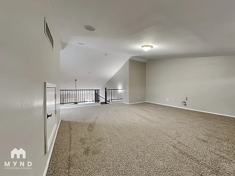 5733 S 21st Pl — Photo 19
