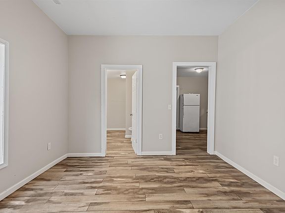 4th image of 321 S Main St
