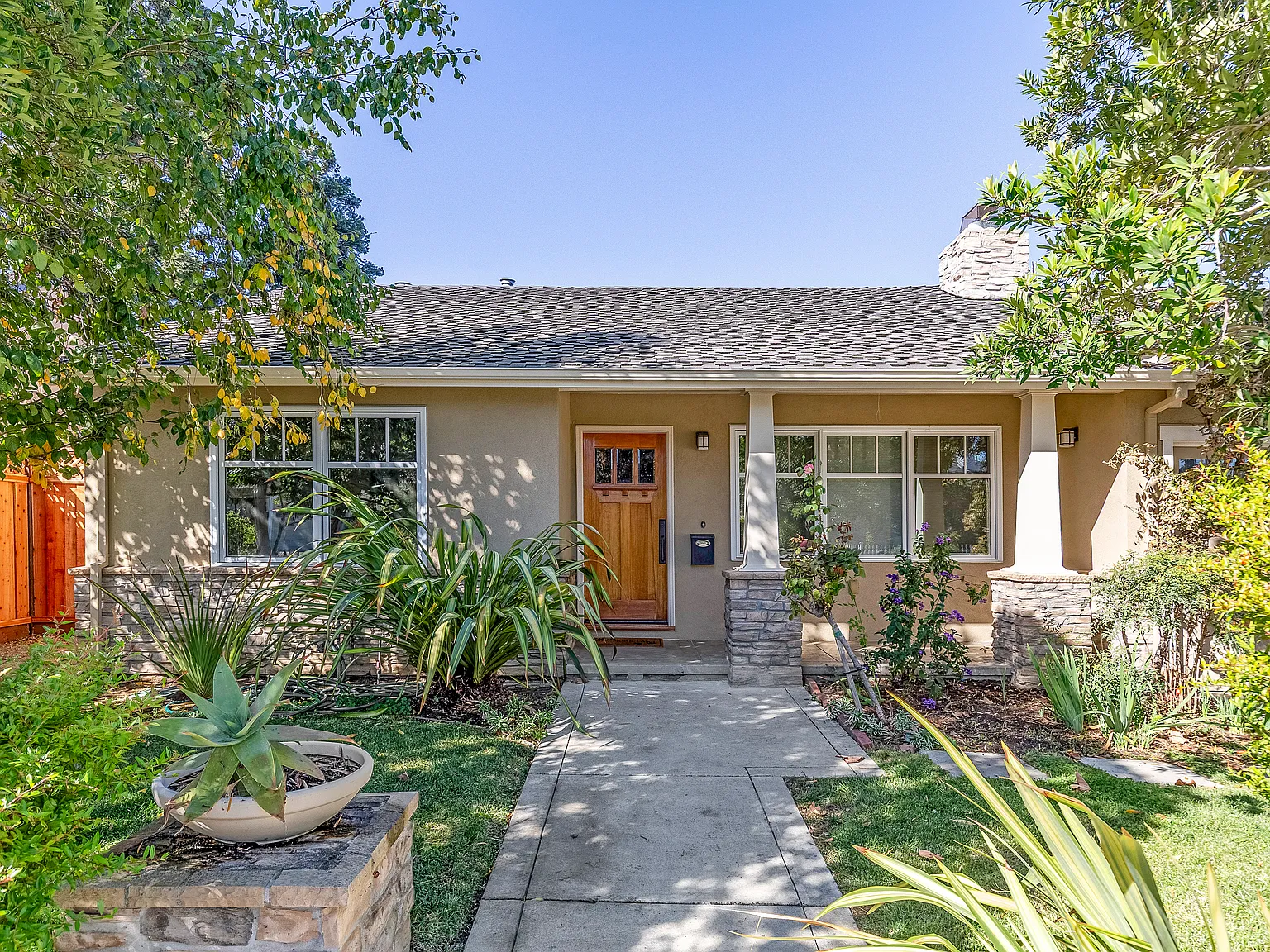 3 bed, 1709 sqft, $8,000 — Photo 1