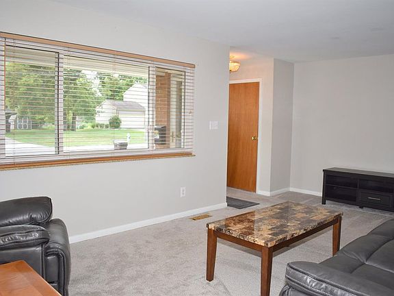 3rd image of 402 Lawndale Ave