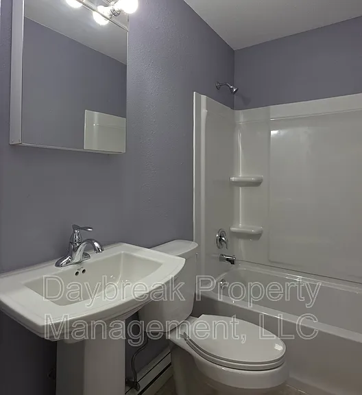 204 4th St NW #1 — Photo 9