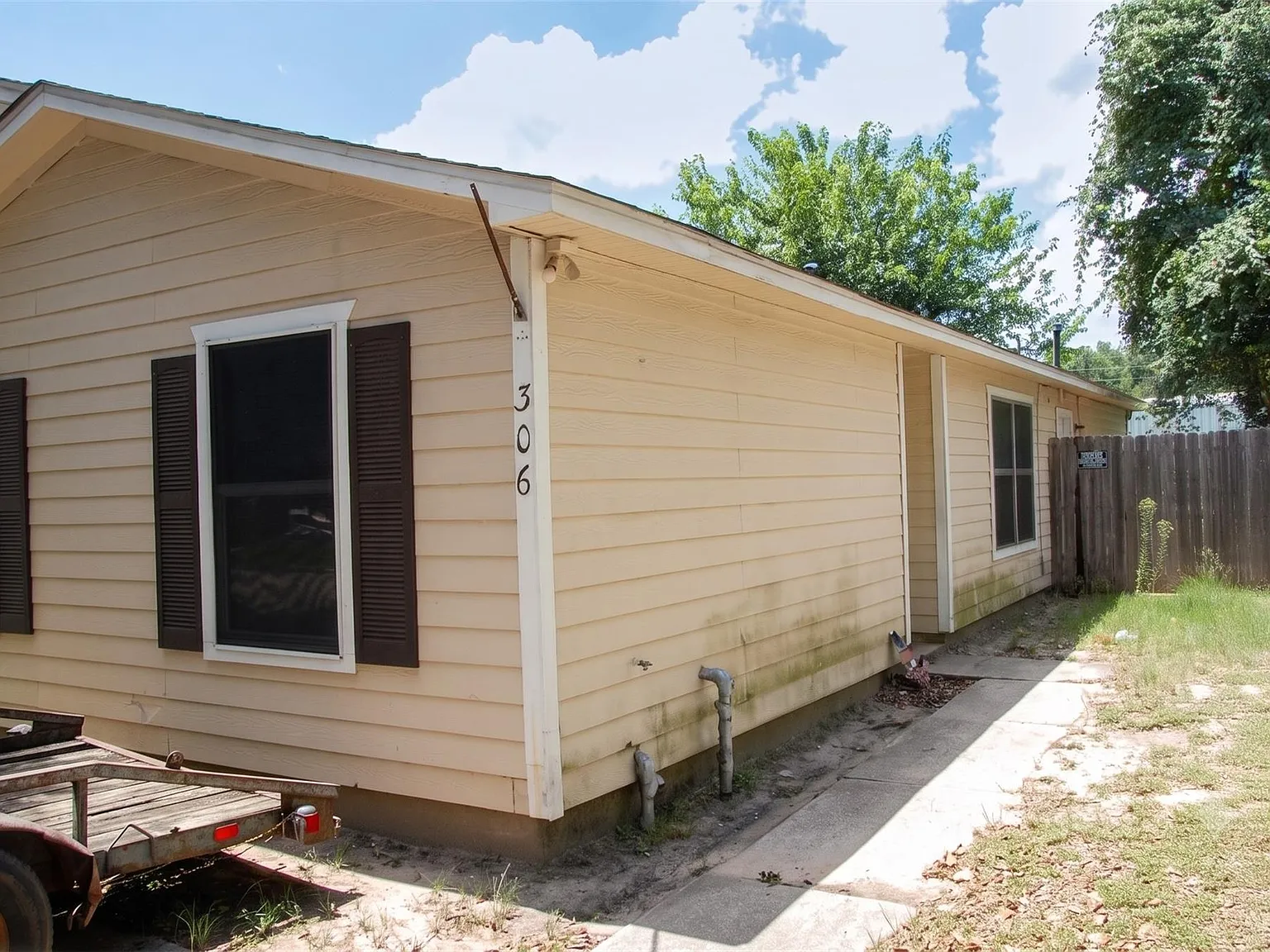 3 bed, 1.0 bath, 1188 sqft, $1,400 — Photo 2