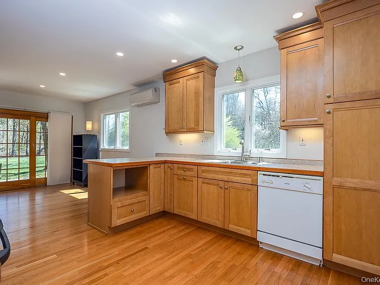 644 Gilbert Ave — Photo 7