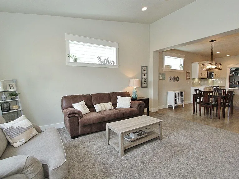 3316 E Girdner Dr — Photo 8