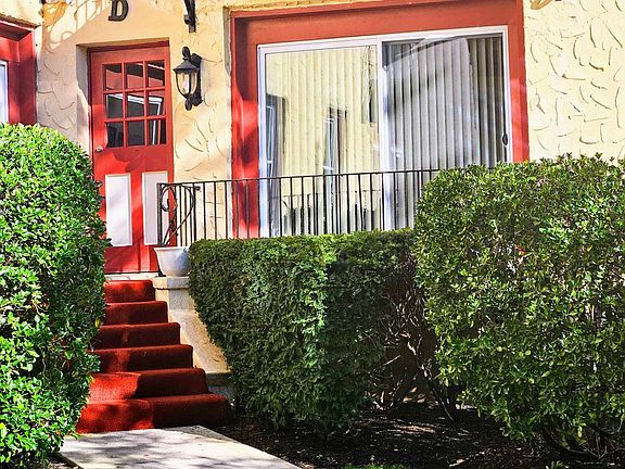 4th image of 300 Ocean Ave #D-8