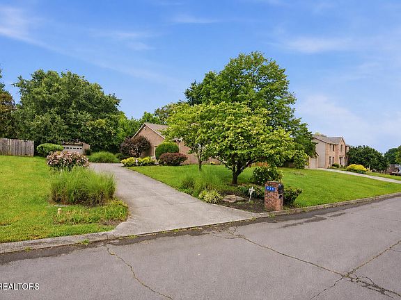 4th image of 935 Sugarwood Dr