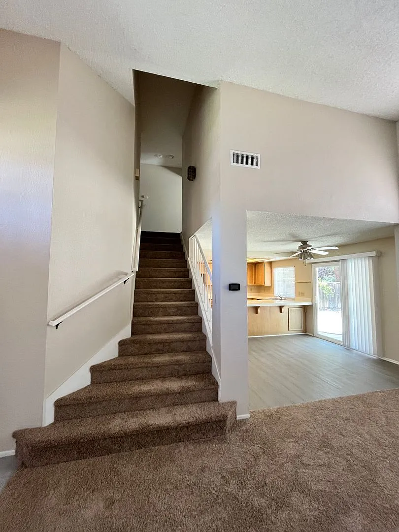 3Bd/2.5Ba Home with A/C and Two Car Attached Garage! New Carpet & Flooring! — Photo 4