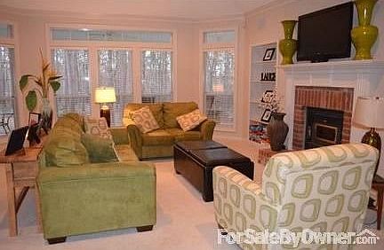 Large Family Room
						:
						With beautiful views of the wooded backyard and roomy built-in shelves
