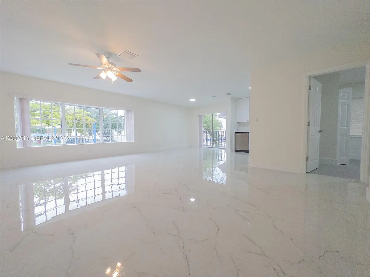 Building Photo - 5400 NW 18th St #3N