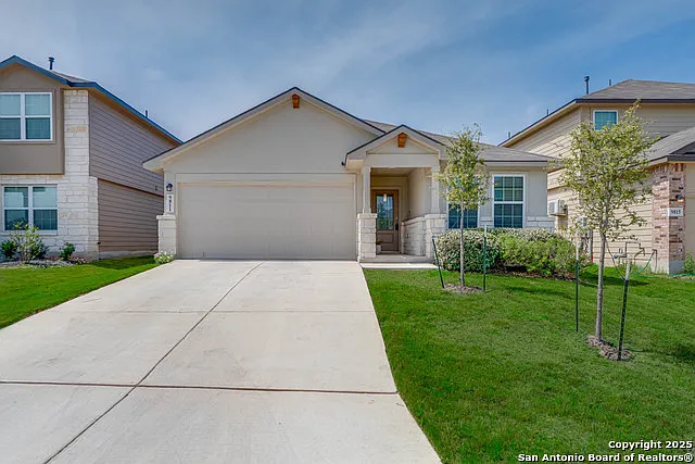 4 bed, 2.0 bath, 1904 sqft, $2,200 — Photo 3