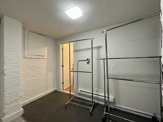 Rented by eRealty Advisors USA Inc | media 33