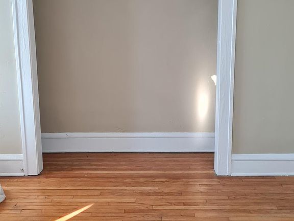 3rd image of 1442 W 110th St APT 8
