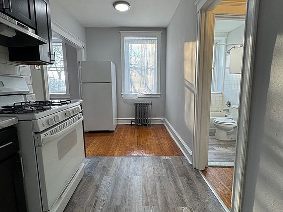 5th image of 320 Rochelle Ave #34