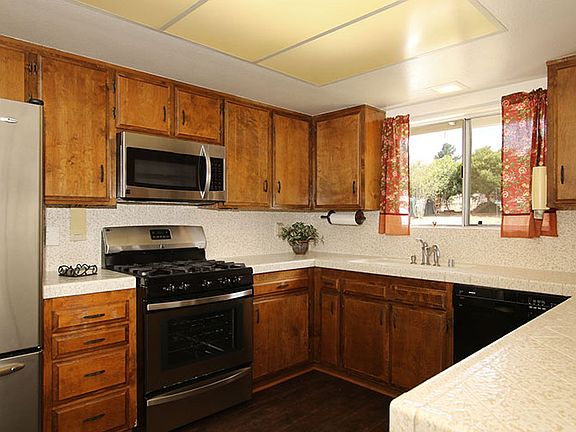 5th image of 102 Mesa Verde Ln