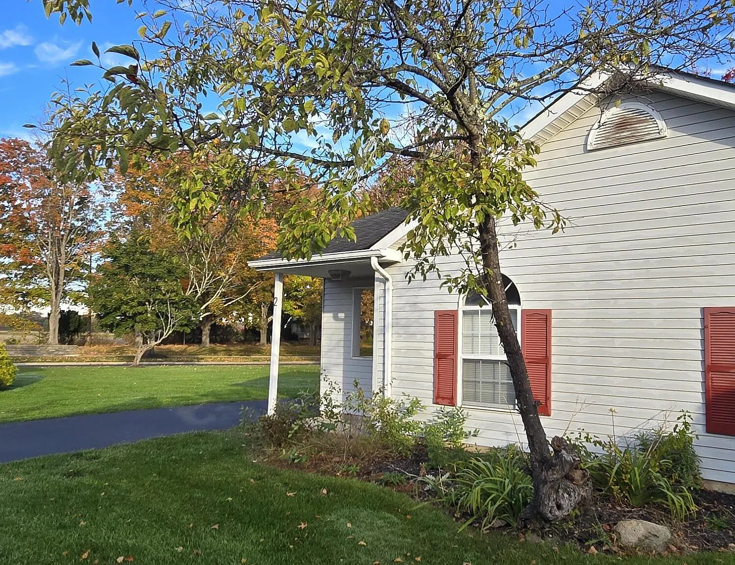2 bed, 896 sqft, $2,400 — Photo 2