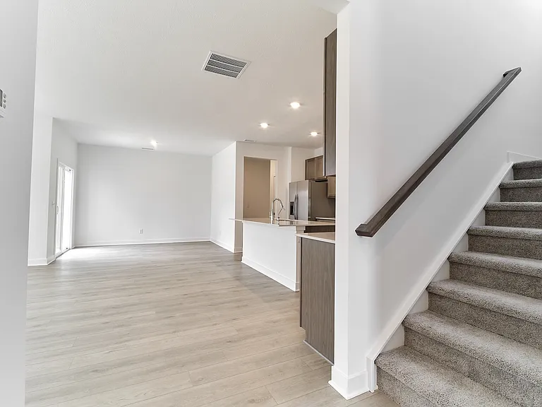 422 Eisenhower St — Photo 28