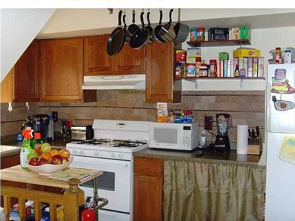 2nd image of 22 Davis Ct
