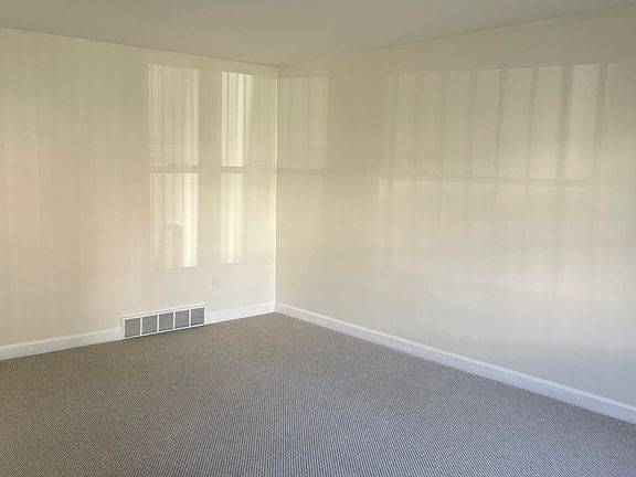 3rd image of 118 W Maryland Ave #1
