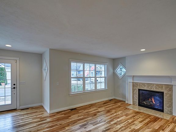 3rd image of 535 Belanger Ln